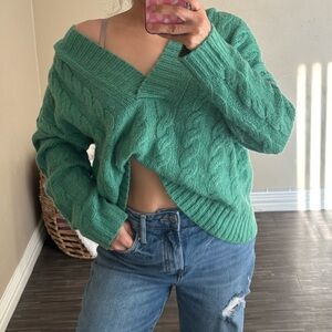 (NWOT) AMERICAN EAGLE OUTFITTERS Cable Knit V-Neck Cropped Hoodie Sweater 🦅